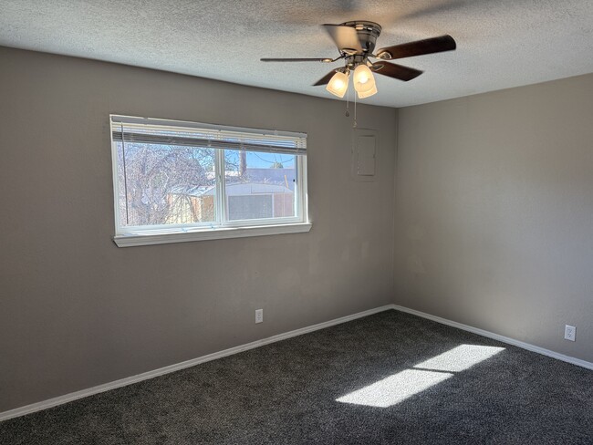 Building Photo - 4221 Penelope Pl NE