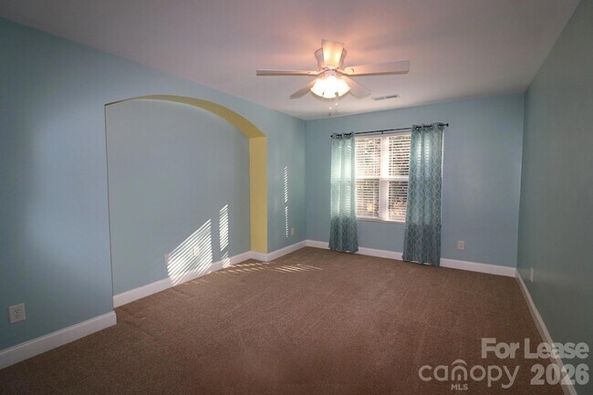 Building Photo - 2090 Shady Pond Dr