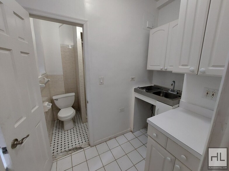 Building Photo - WEST 45 STREET