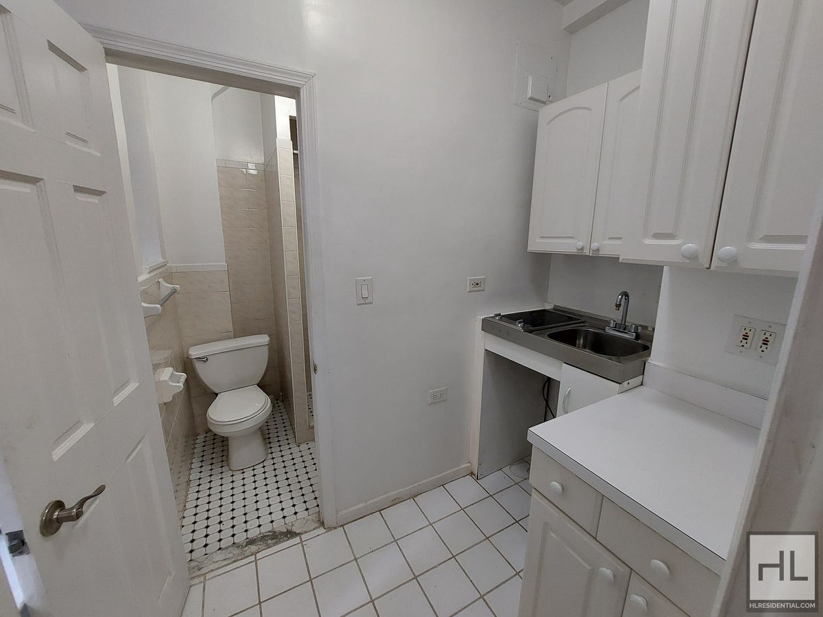 Building Photo - WEST 45 STREET