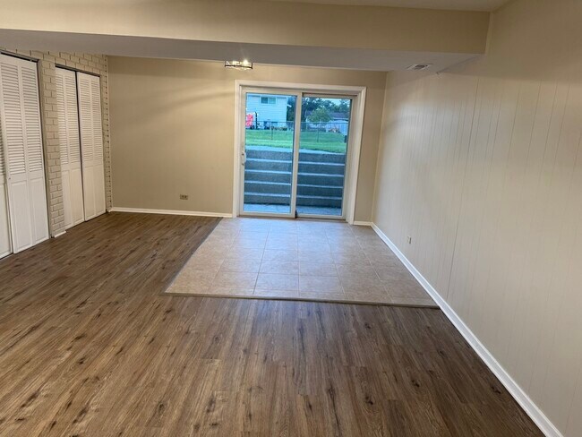 Building Photo - 728 Boxwood Dr