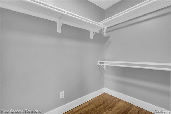 Building Photo - 1654 Giddings Rd