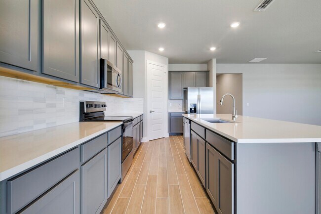 Building Photo - 8990 Dahlia Cir