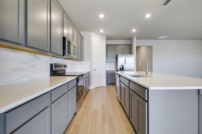 Building Photo - 8990 Dahlia Cir
