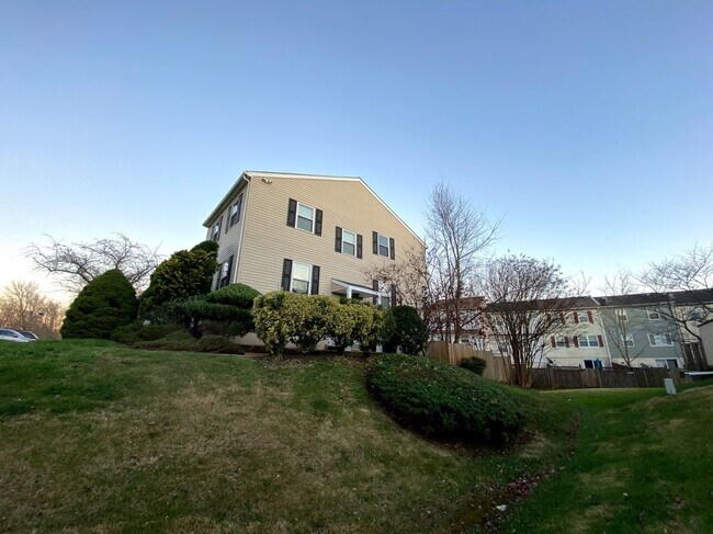 Building Photo - 348 Harry S Truman Dr