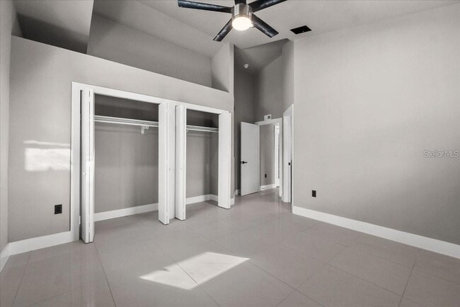 Building Photo - 724 W Crescent Dr