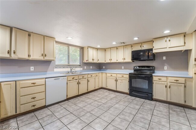 Building Photo - 4268 Hampshire Cir