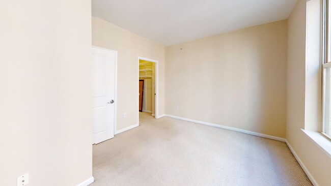 Building Photo - Spacious One Bedroom Plus Den W/MASSIVE Private Balcony Available Now!