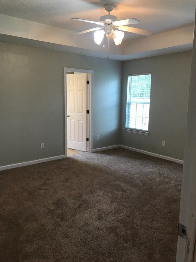 Building Photo - 601 Hidden Creek Cir