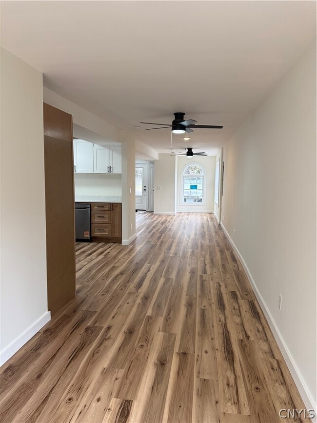 Building Photo - 6996 Lakeshore Rd