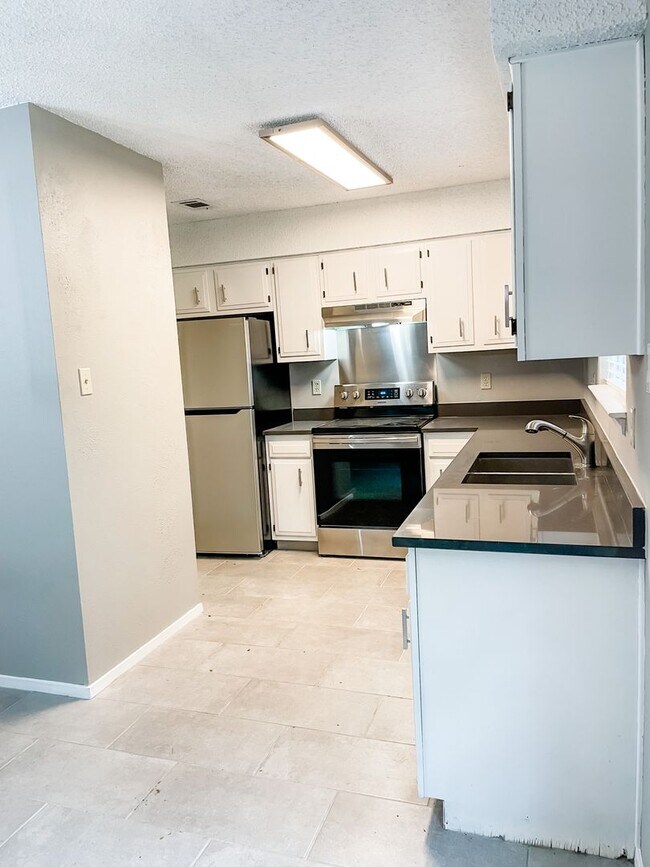 Building Photo - Pet Friendly 3/2 on Shady Fenced Lot w/ Fi...