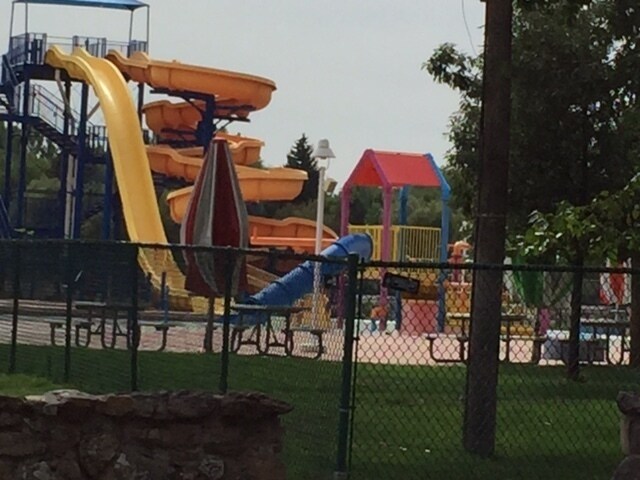 Building Photo - *MAXED OUT ON APPLICATIONS, NOT ACCEPTING MORE* Location, location, location. Great 4 bedroom one...