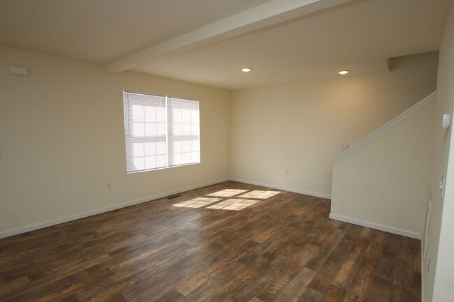Building Photo - Modern Home for Immediate Occupancy – Avai...