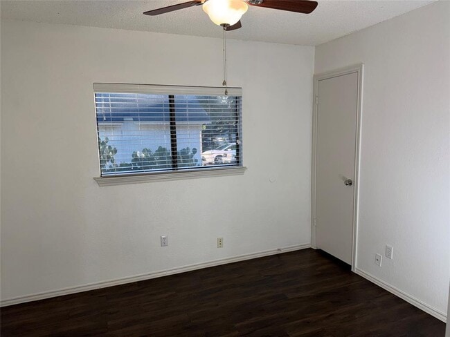 Building Photo - 1321 Piney Creek Ln