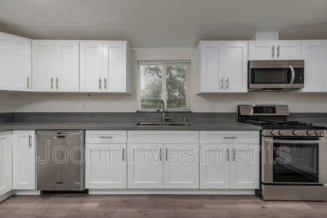 Building Photo - 912 N Stoneman Ave