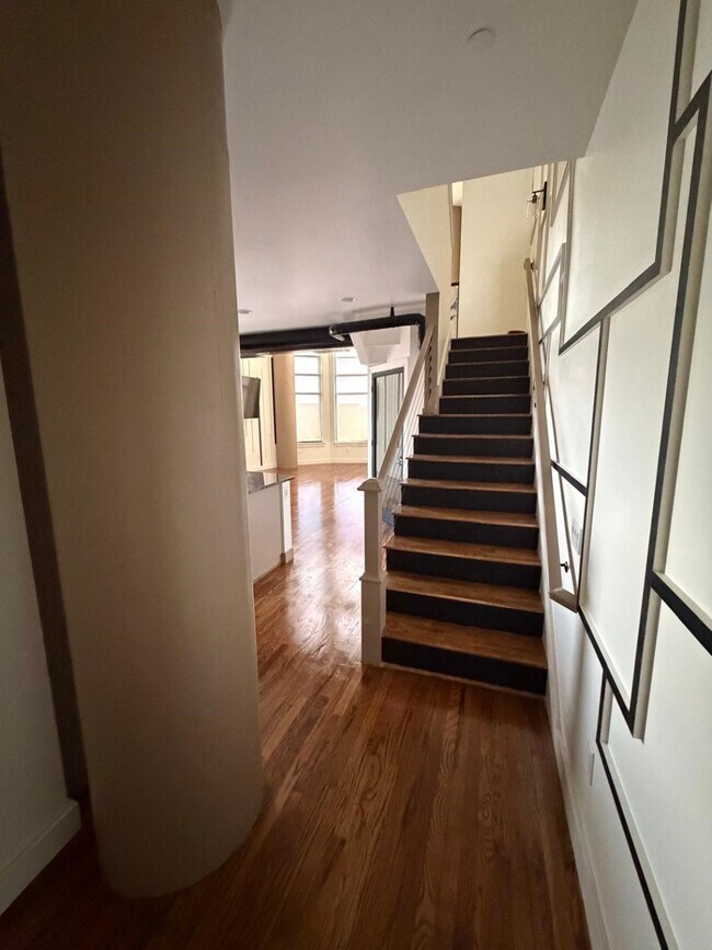 Building Photo - 5005 Hidalgo St