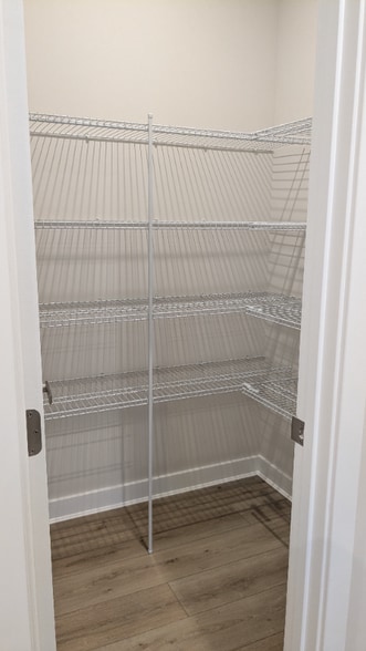 Building Photo - 136 Wood Land Ave