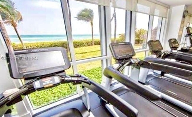 Building Photo - 16500 Collins Ave