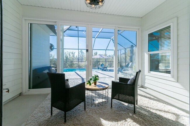 Building Photo - Incredible Pool Home