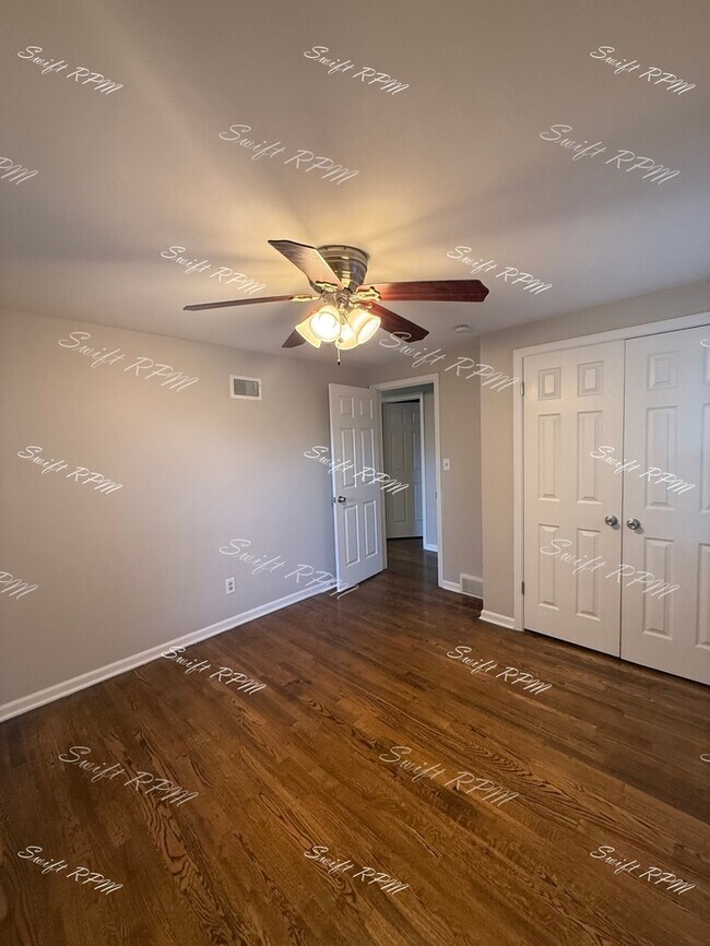 Building Photo - 9805 Carter Dr