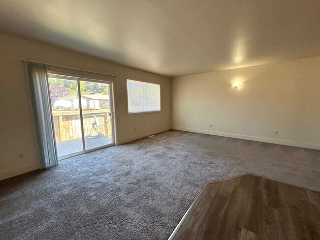 Building Photo - 1308 N Brooklane St