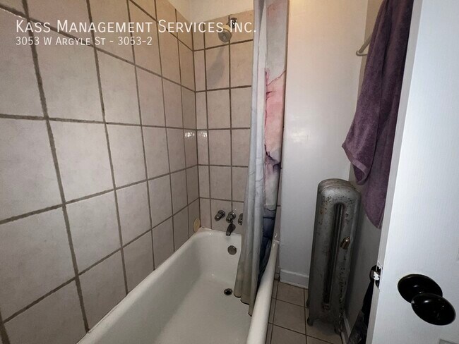 Building Photo - 3053 W Argyle St