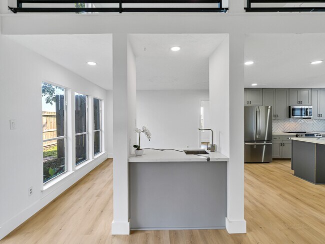 Building Photo - 1306 Briarmead Dr