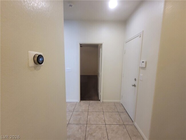 Building Photo - 2409 W Gilmore Ave