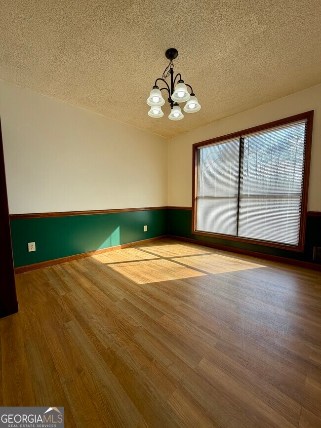 Building Photo - 6206 Westridge Trce