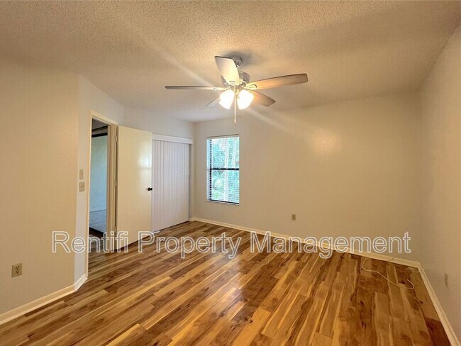 Building Photo - 15051 Parkside Dr