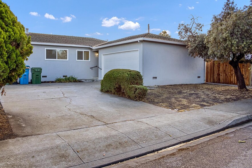 Building Photo - 2640 Castello Way