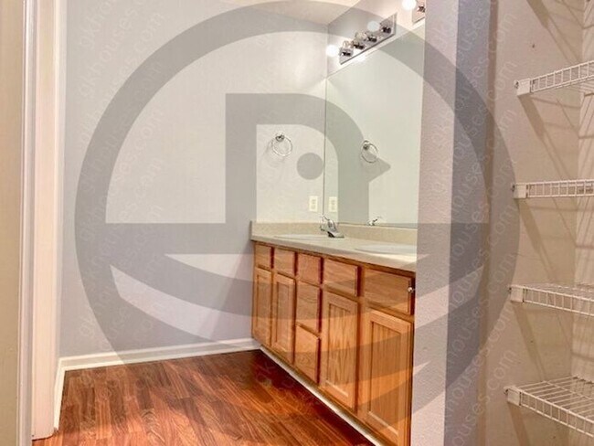 Building Photo - 530 Mohawk Dr