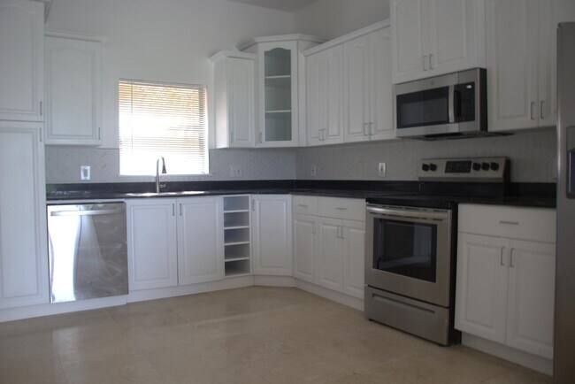 Building Photo - 1610 Presidential Way