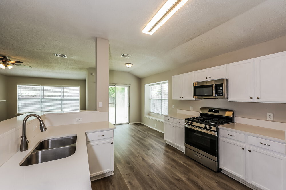 Building Photo - 6730 Meadowcrest Dr