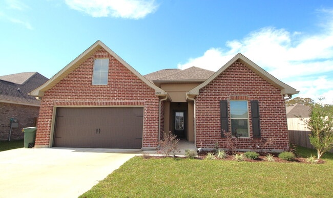 Building Photo - Spacious 3-Bedroom, 2-Bath Brick Home in N...