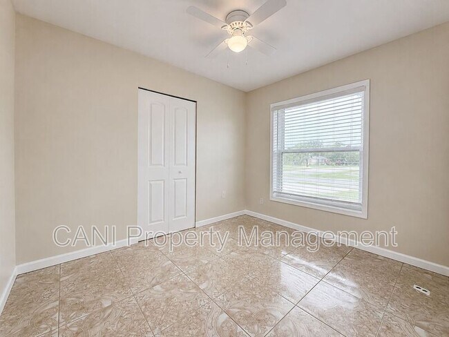 Building Photo - 601 Catwood Dr