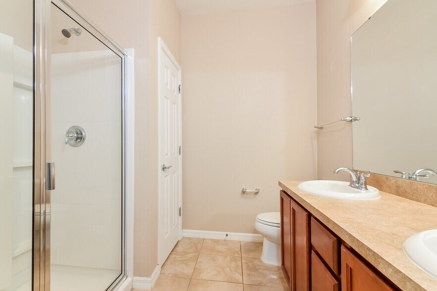 Building Photo - 10615 55th Ct E