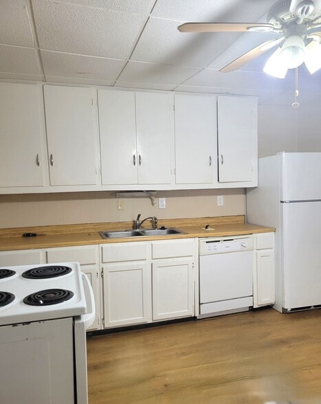 Kitchen - 26 Pound St