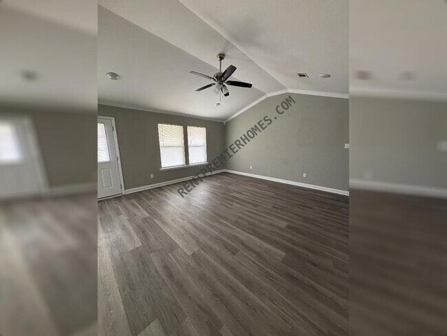 Building Photo - 10 Jennifer Cove