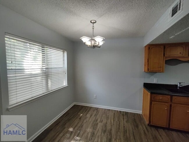 Building Photo - 601 Tupelo Trail