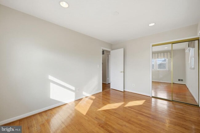 Building Photo - 1721 University Blvd W