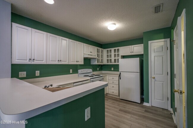 Building Photo - 2597 Thackery Rd
