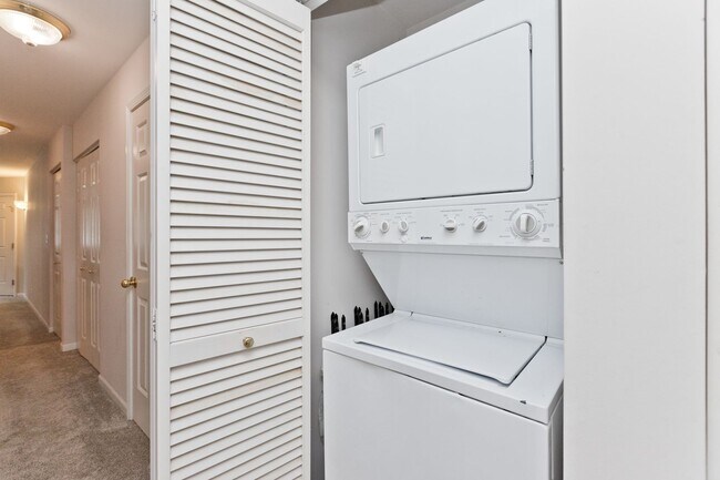 Building Photo - 1156 N Howe St