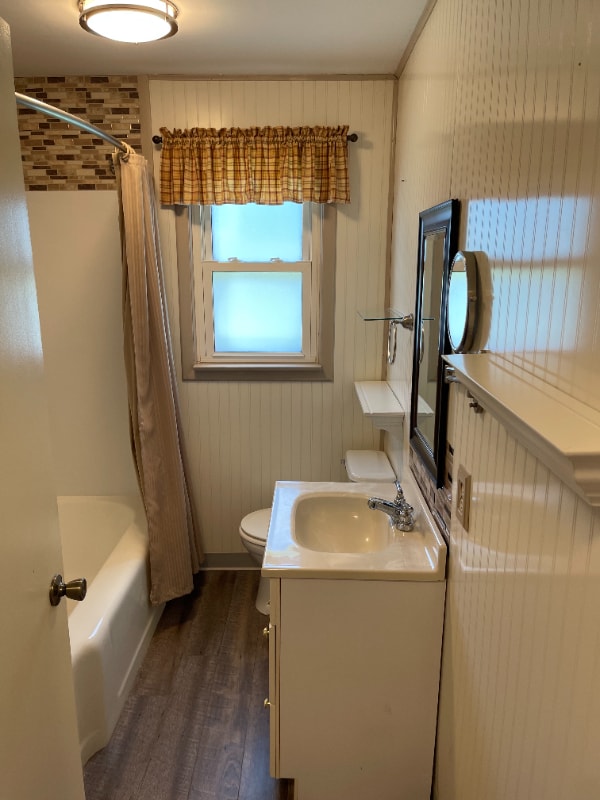 Building Photo - 1032 E Cloverland Dr