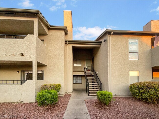 Building Photo - 3749 Carlyle Dr
