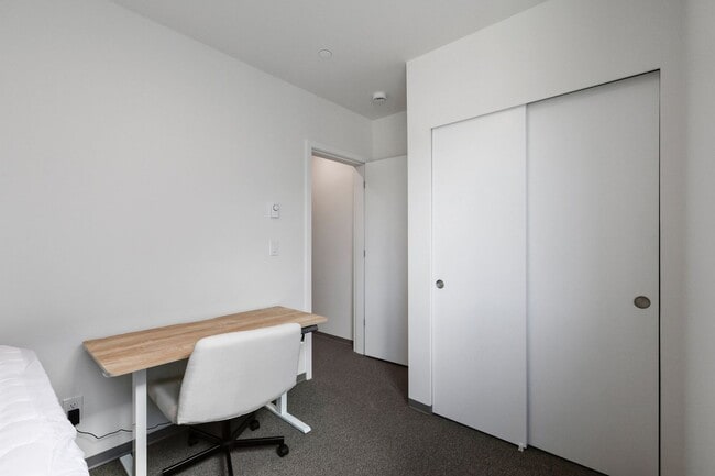 Building Photo - Pre-leasing for Jan/Sep 2026!