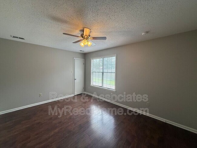 Building Photo - 6935 Hillindale Dr