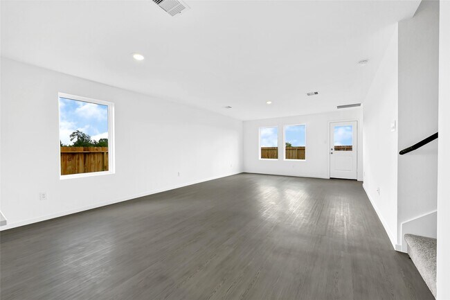 Building Photo - 201 Texas Pecan Dr