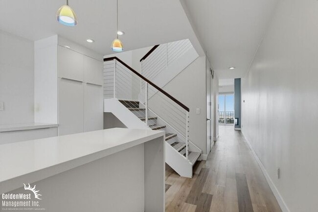 Building Photo - Beautifully Renovated 2Bdm 2.5Ba Mission Hills Condo with Bay Views!