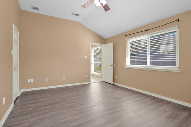 Building Photo - 10822 Oak Acres Dr